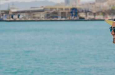 tourists-having-fun-coast-1.jpg